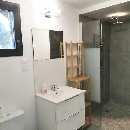 Studio Independant Renove En 2020, Piscine, 11min Avignon Pujaut
