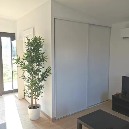 Holiday home Studio Independant Renove En 2020, Piscine, 11min Avignon *
