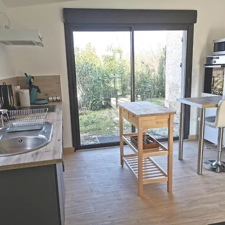 Holiday home Studio Independant Renove En 2020, Piscine, 11min Avignon *