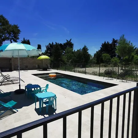 Holiday home Studio Independant Renove En 2020, Piscine, 11min Avignon *